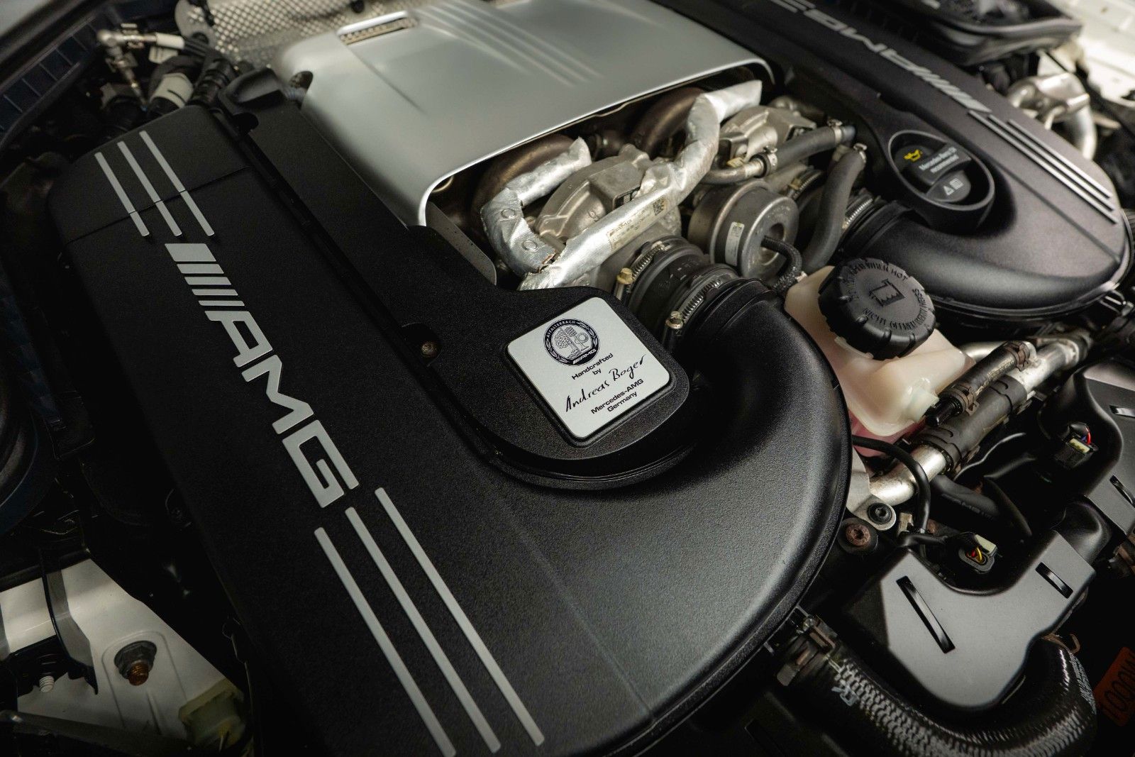 Fahrzeugabbildung Mercedes-Benz C 63 AMG Coupe Edition 1 Night Carbon *ACC*LED*