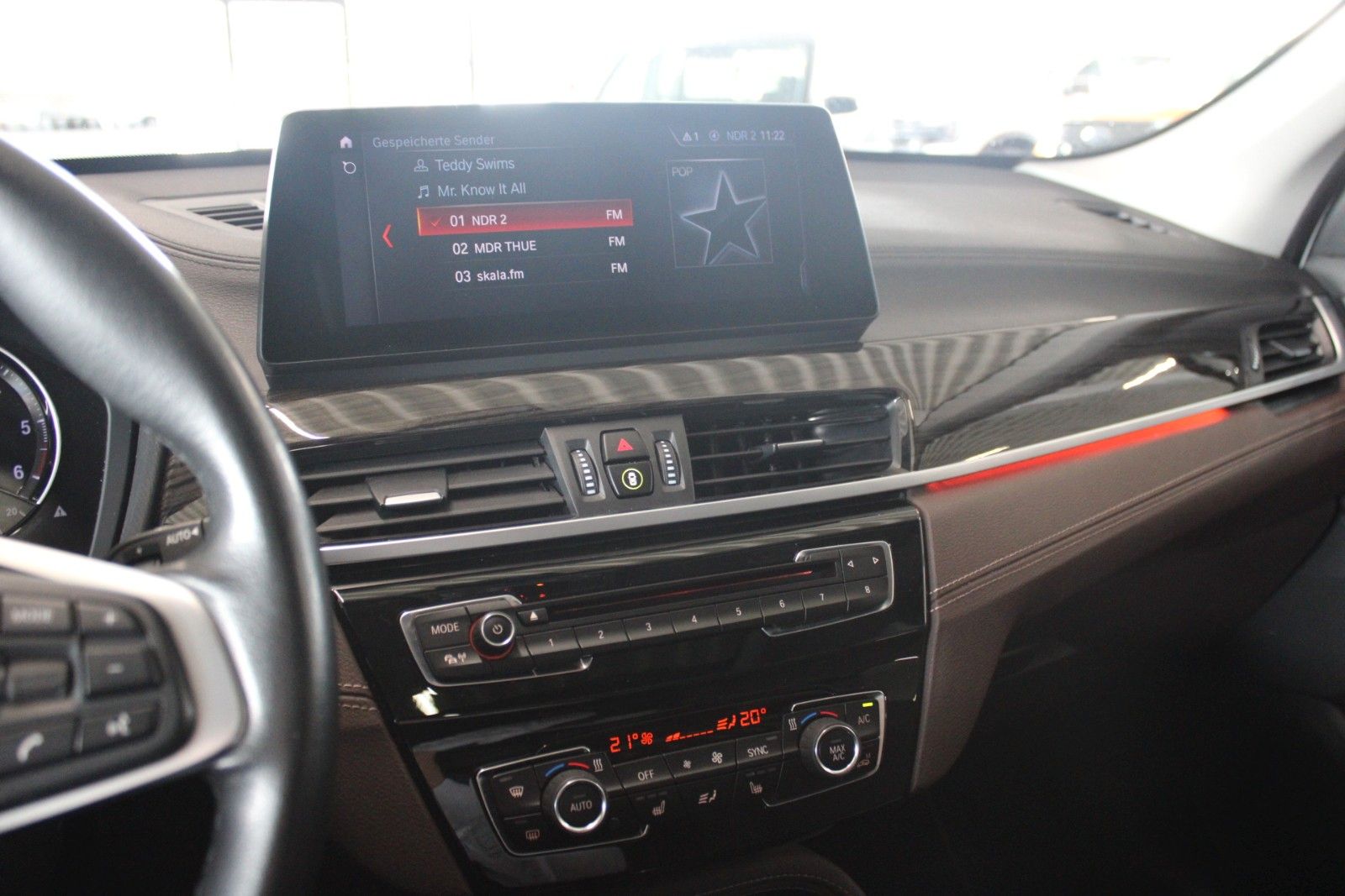Fahrzeugabbildung BMW X1 xDrive20d Sport Line Aut. Pano AHK Leder LED