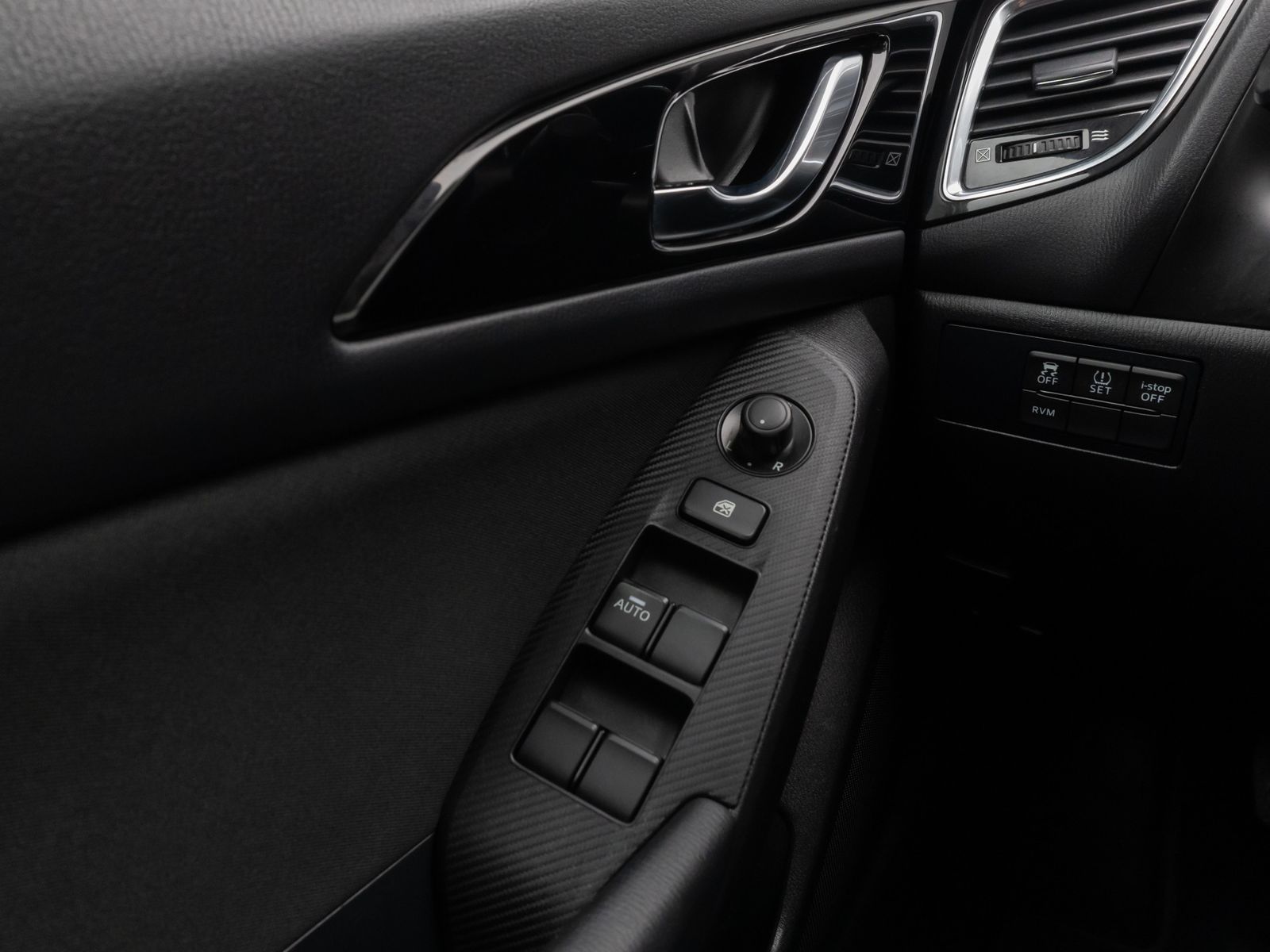 Fahrzeugabbildung Mazda 3 Lim. Sports-Line Kamera Sitzhzg DAB HUD BOSE