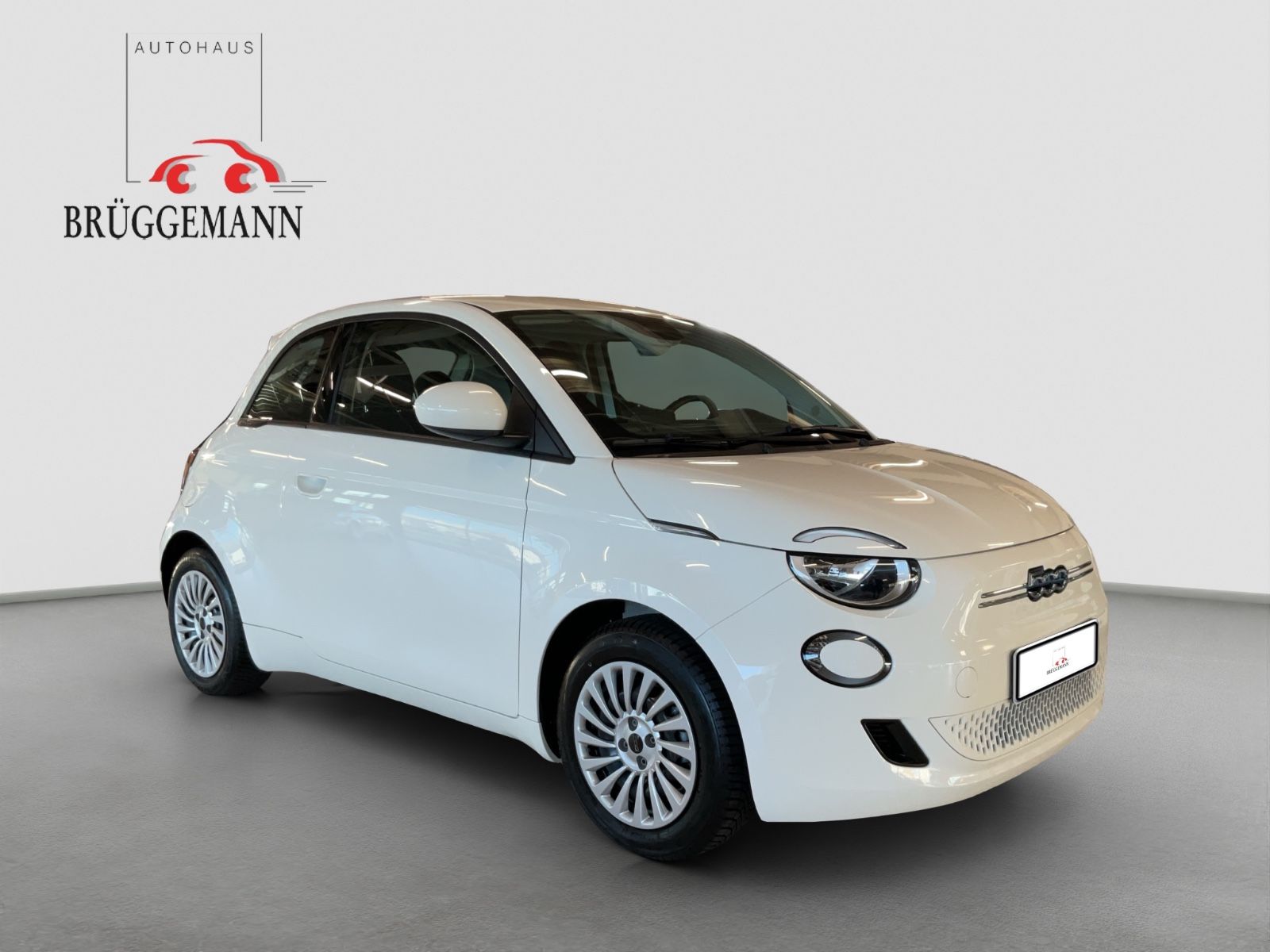Fahrzeugabbildung Fiat 500e + Radio- & Winterpaket