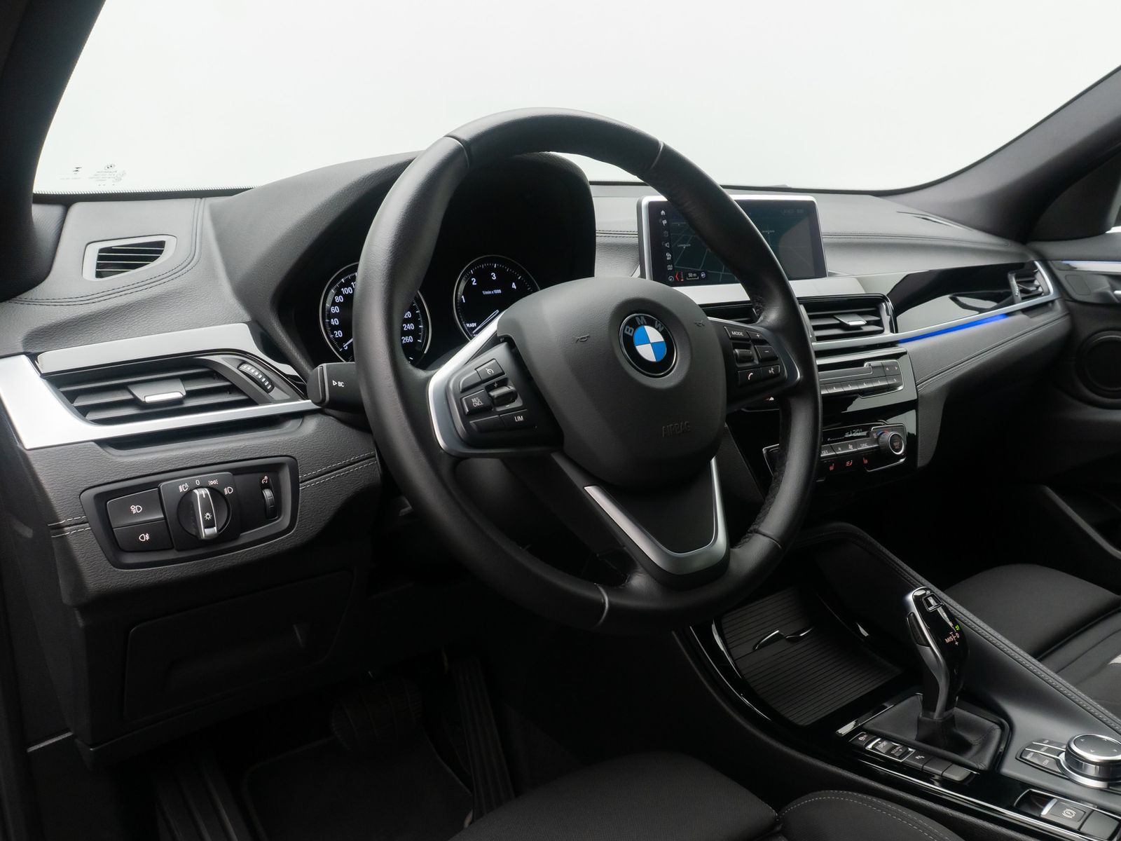 Fahrzeugabbildung BMW X2 sD18d DAB Kamera DAB Sportsitz ParkAss 18Zoll