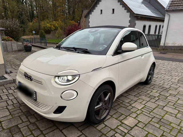 Fiat 500e Cabrio 42 kw Akku , Kamera, styl...