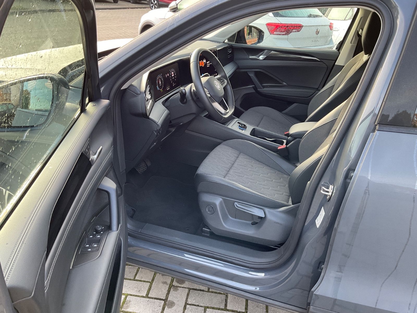 Fahrzeugabbildung Volkswagen Tiguan 1.5 eTSI DSG Life,Kamera,ACC,LED,Navi