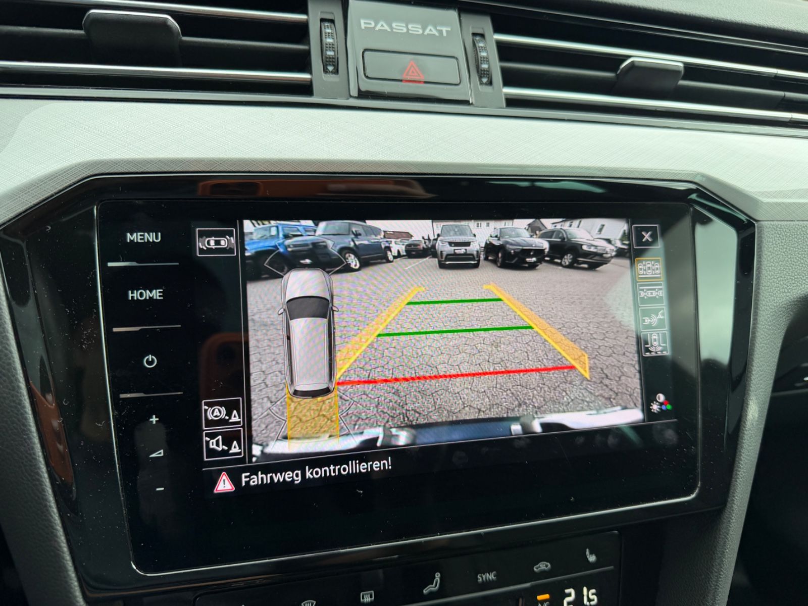 Fahrzeugabbildung Volkswagen Passat Business/AHK/Pano/LED/R-Cam/CarPlay/NAVI