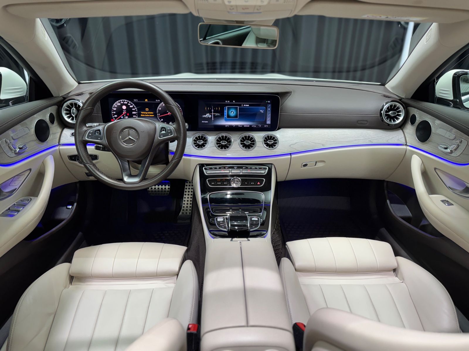 Fahrzeugabbildung Mercedes-Benz E 300 Coupe|AMG-LINE|WIDE-SCREEN|PANO|DESIGNO|