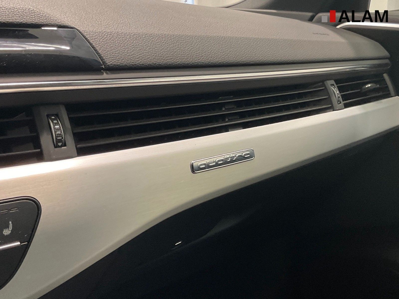 Audi A4 Av 40 TDI quatt Sline DAB Lane LED Tempo Pano foto 13
