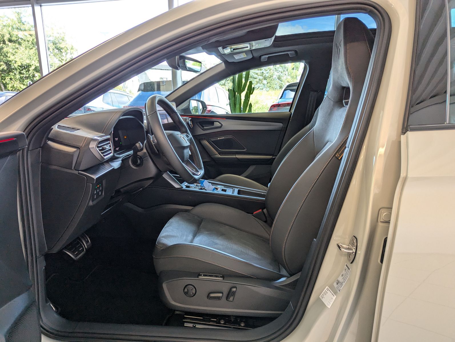 CUPRA Leon 1.5 eTSI Sennh Matrix Pano Edge/Dynamic AHK - Image 12