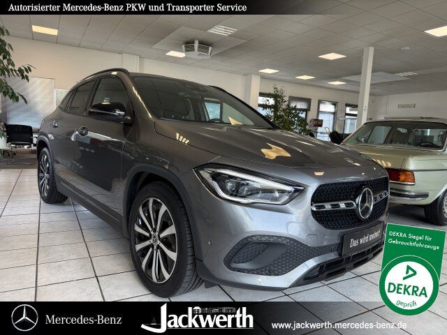 MERCEDES-BENZ GLA 200 d Progressive/Navi/Distronic/Autom./AHK