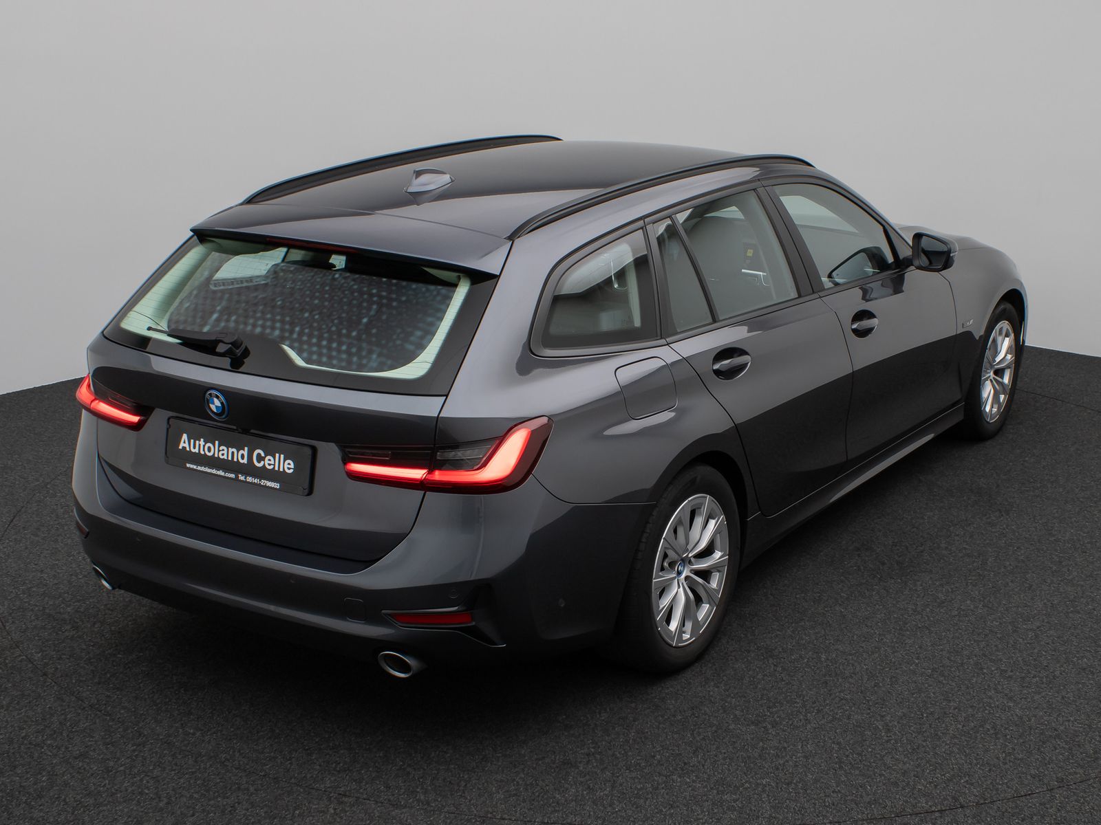 Fahrzeugabbildung BMW 330e Kamera DAB HiFi DrivingAssist Alarm Sport