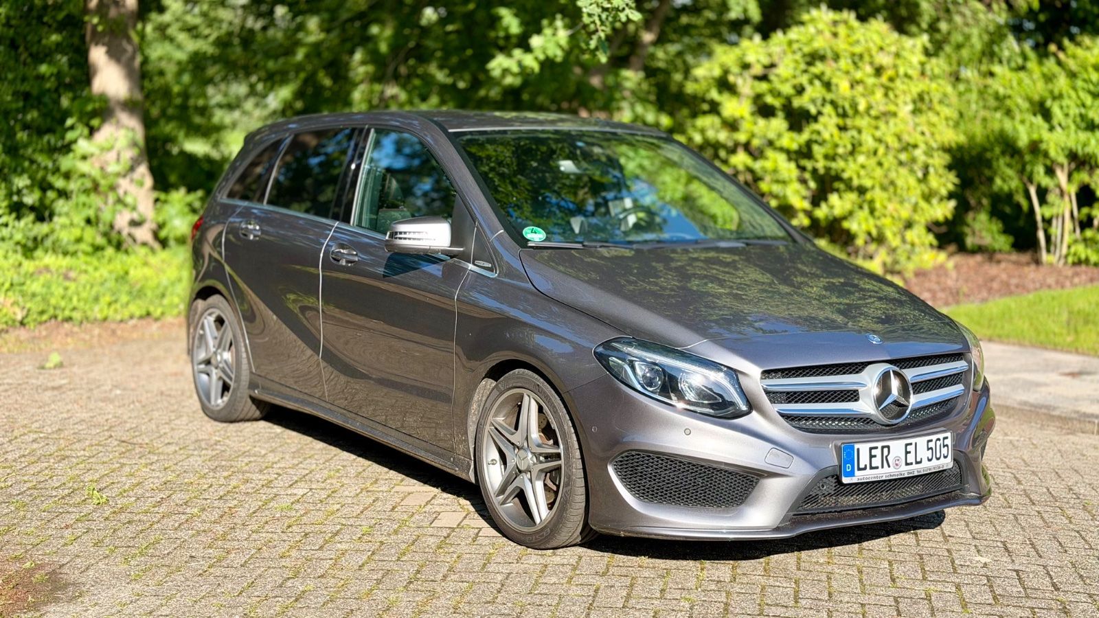 MERCEDES-BENZ B 220