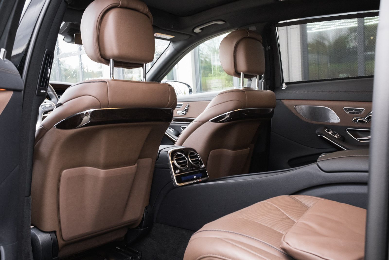 Fahrzeugabbildung Mercedes-Benz S 560 S  Maybach 4Matic-Park-Paket-Burmester
