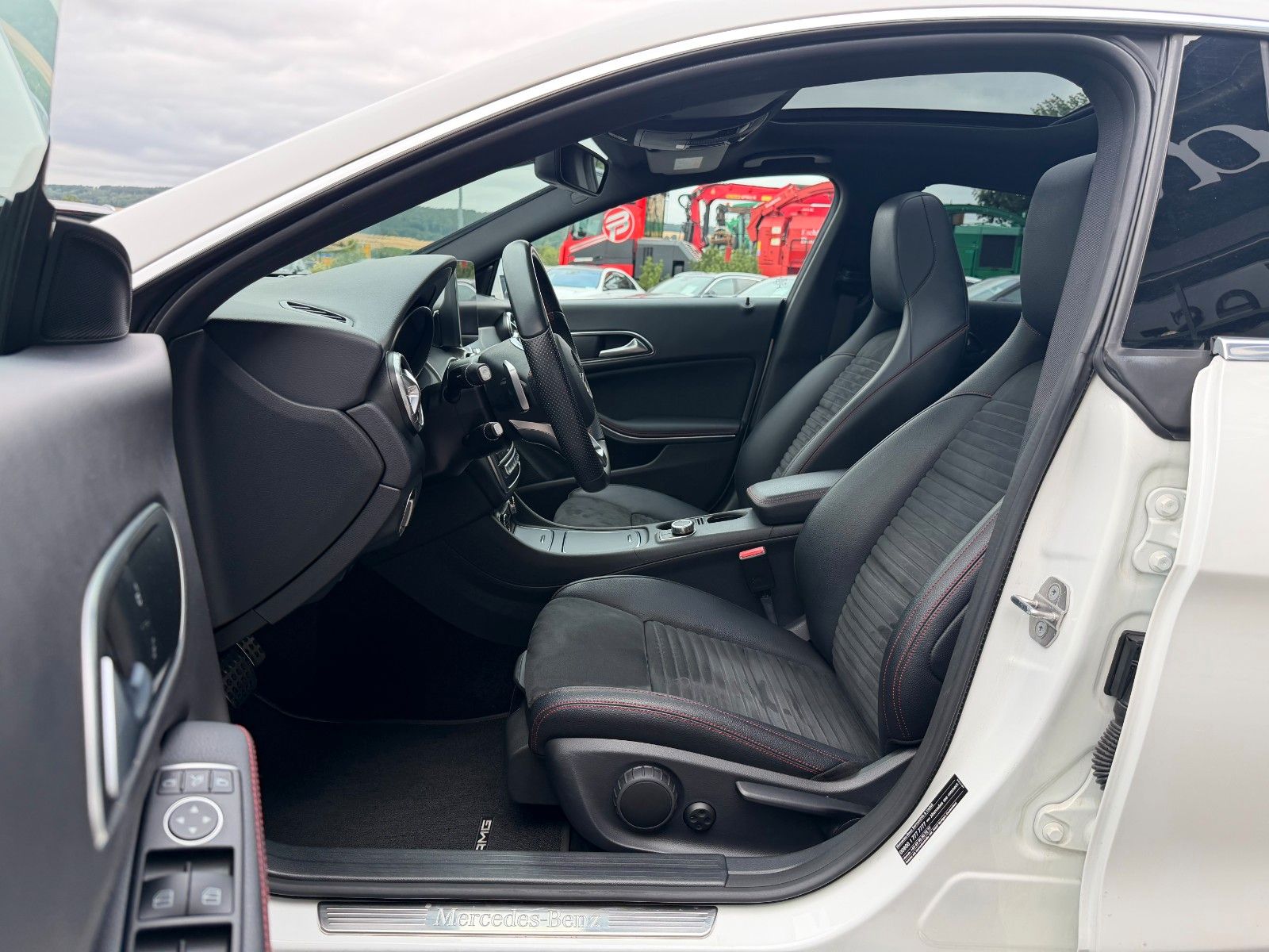 Fahrzeugabbildung Mercedes-Benz CLA 200 SB AMG+Pano+Distr+AHK+RKamera+TotW+