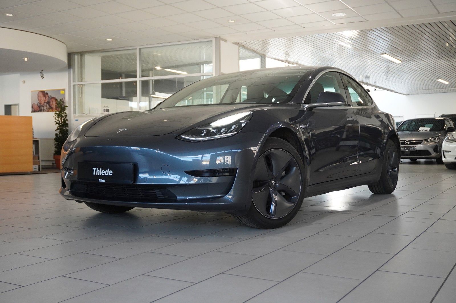 Fahrzeugabbildung Tesla Model 3 Standard Range Plus NAVI/KAMERA/SH/PANO