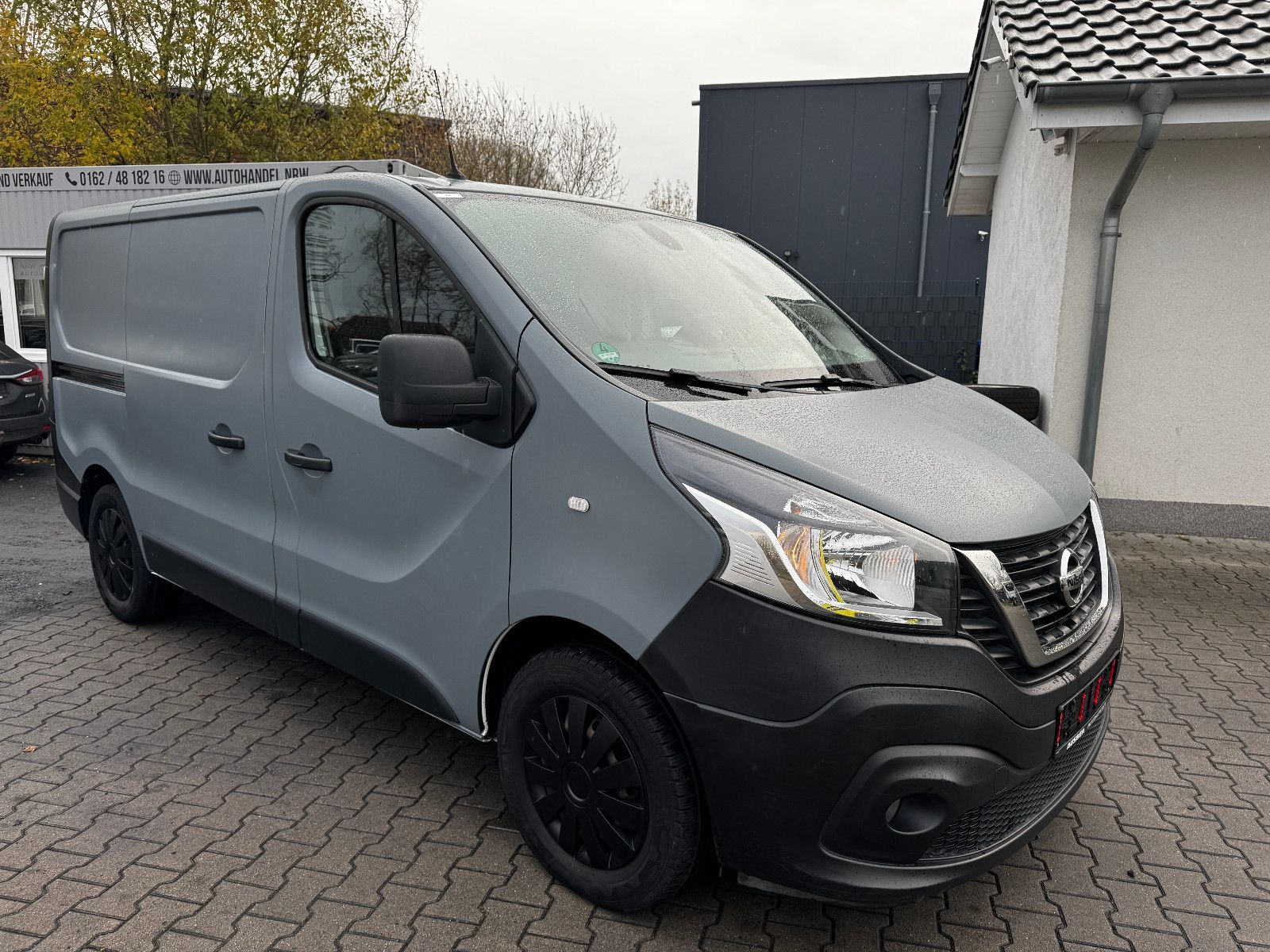 NISSAN NV300
