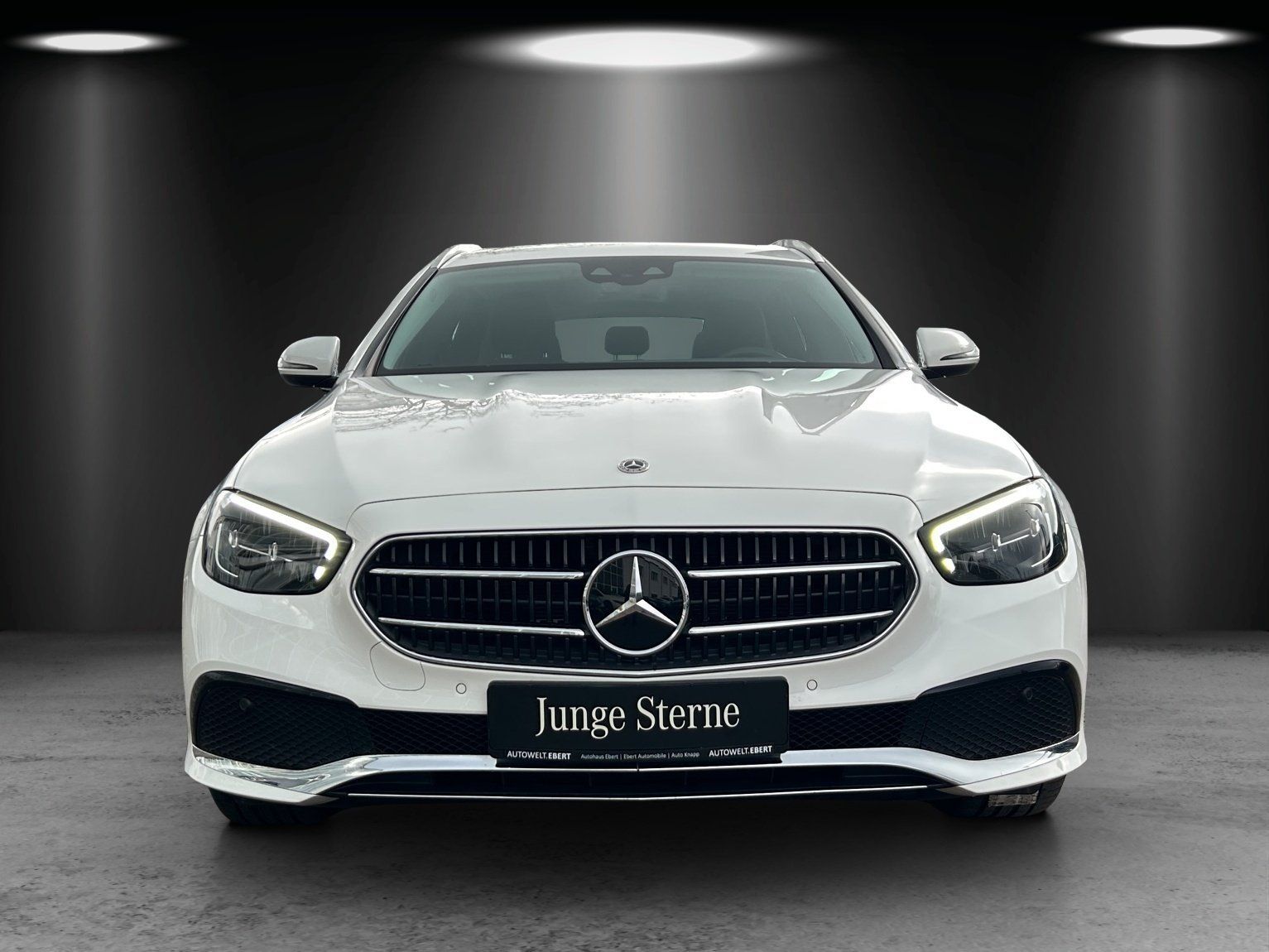 Fahrzeugabbildung Mercedes-Benz E 300e T Avantg AHK Busin DISTRO HighEndMBUX HUD