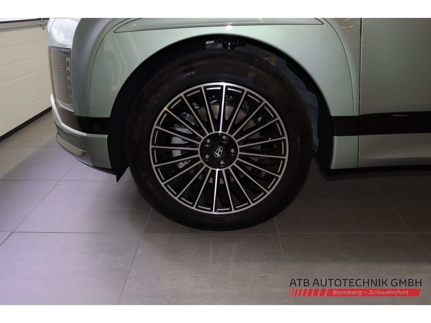 Fahrzeugabbildung Hyundai IONIQ 9 7-Sitzer MY26 110 kWh 307 PS 4WD UNIQ