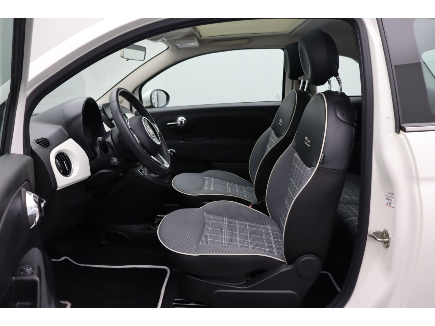 Fahrzeugabbildung Fiat 500 1.2 Lounge AppleCP, Einparkhilfe, Klimaautom