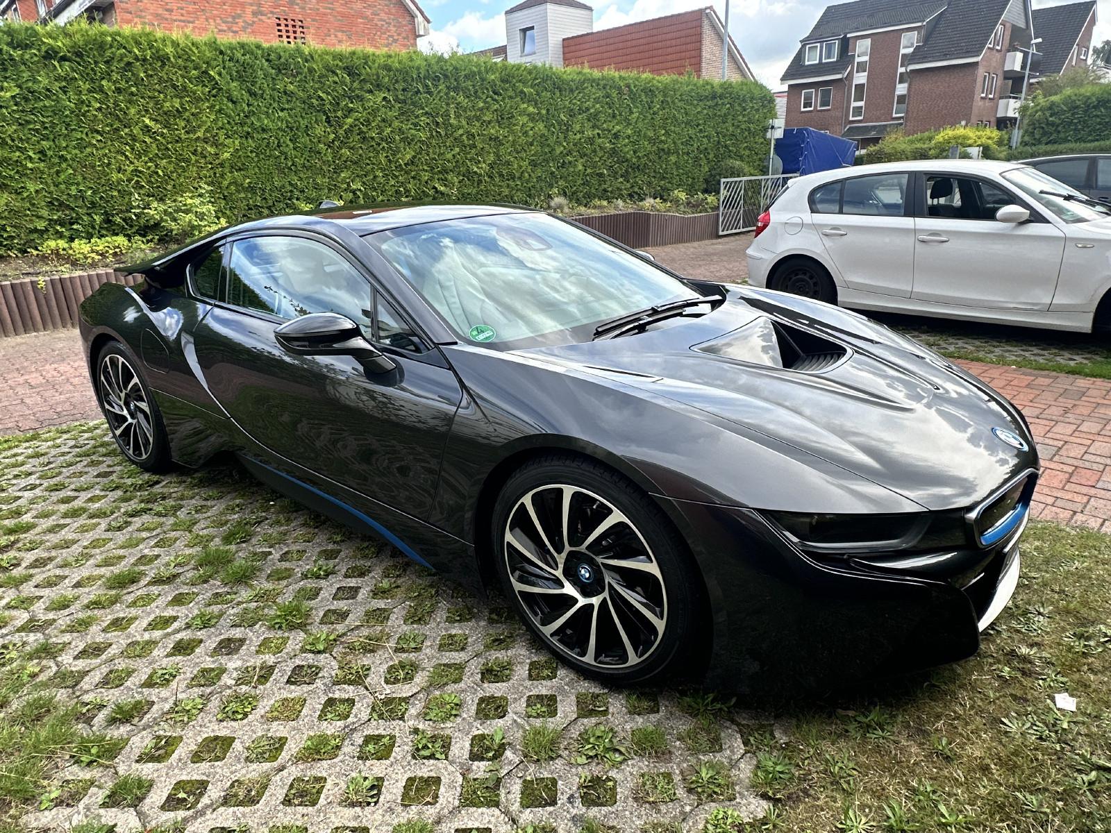 BMW i8 Pure Impulse Vollled., HUD, Harm./Kardon, 20"