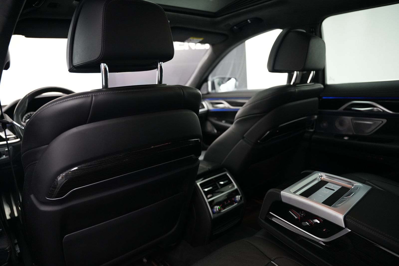 Fahrzeugabbildung BMW 750 750 xDrive*M-Paket*S-Dach*Bowers&Wilkins*HUD