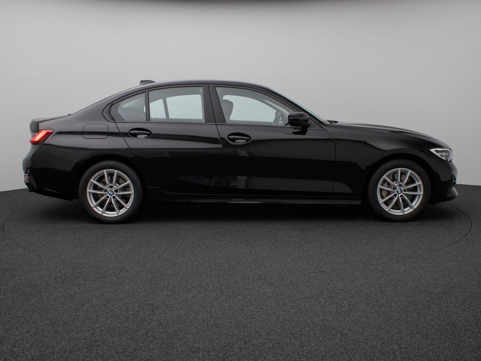 Fahrzeugabbildung BMW 330e ACC Alarm DAB CockpitPr HiFi PDC WLAN Sport