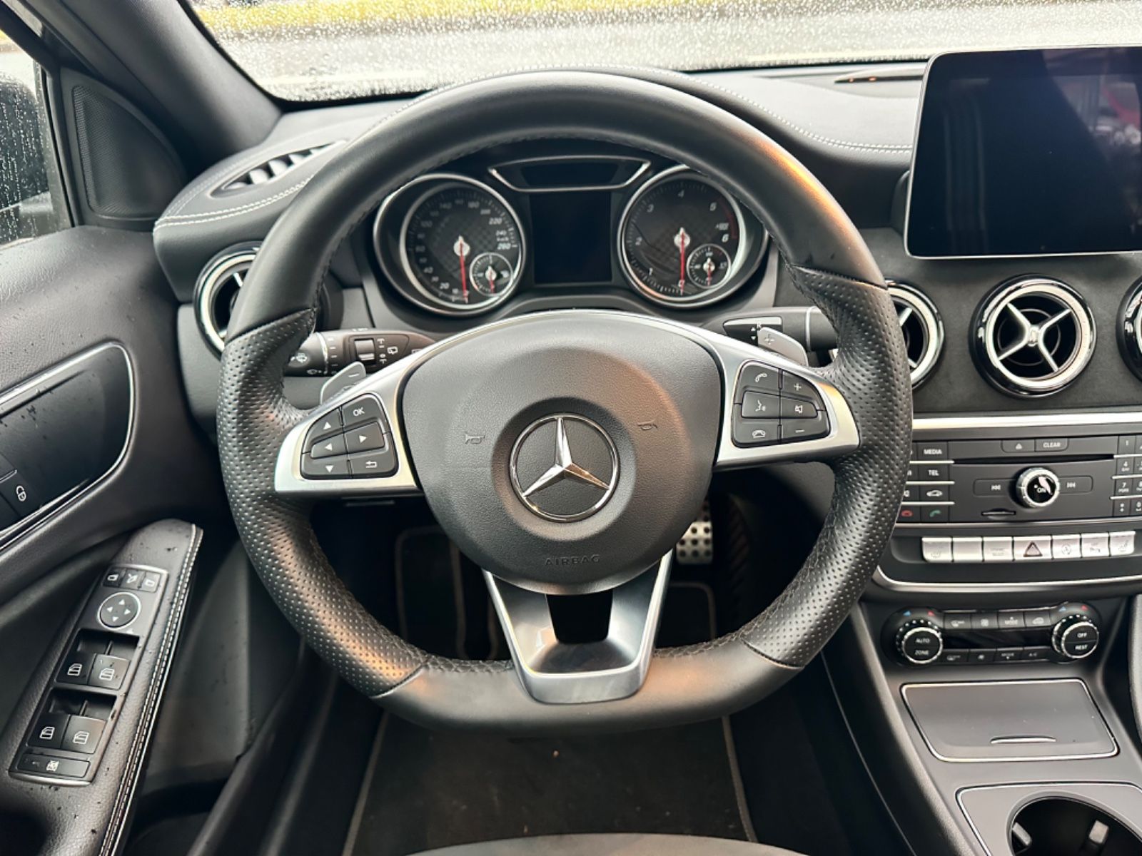 Fahrzeugabbildung Mercedes-Benz A 220d 4Matic AMG Edition*AppleCar*Panorama*LED*