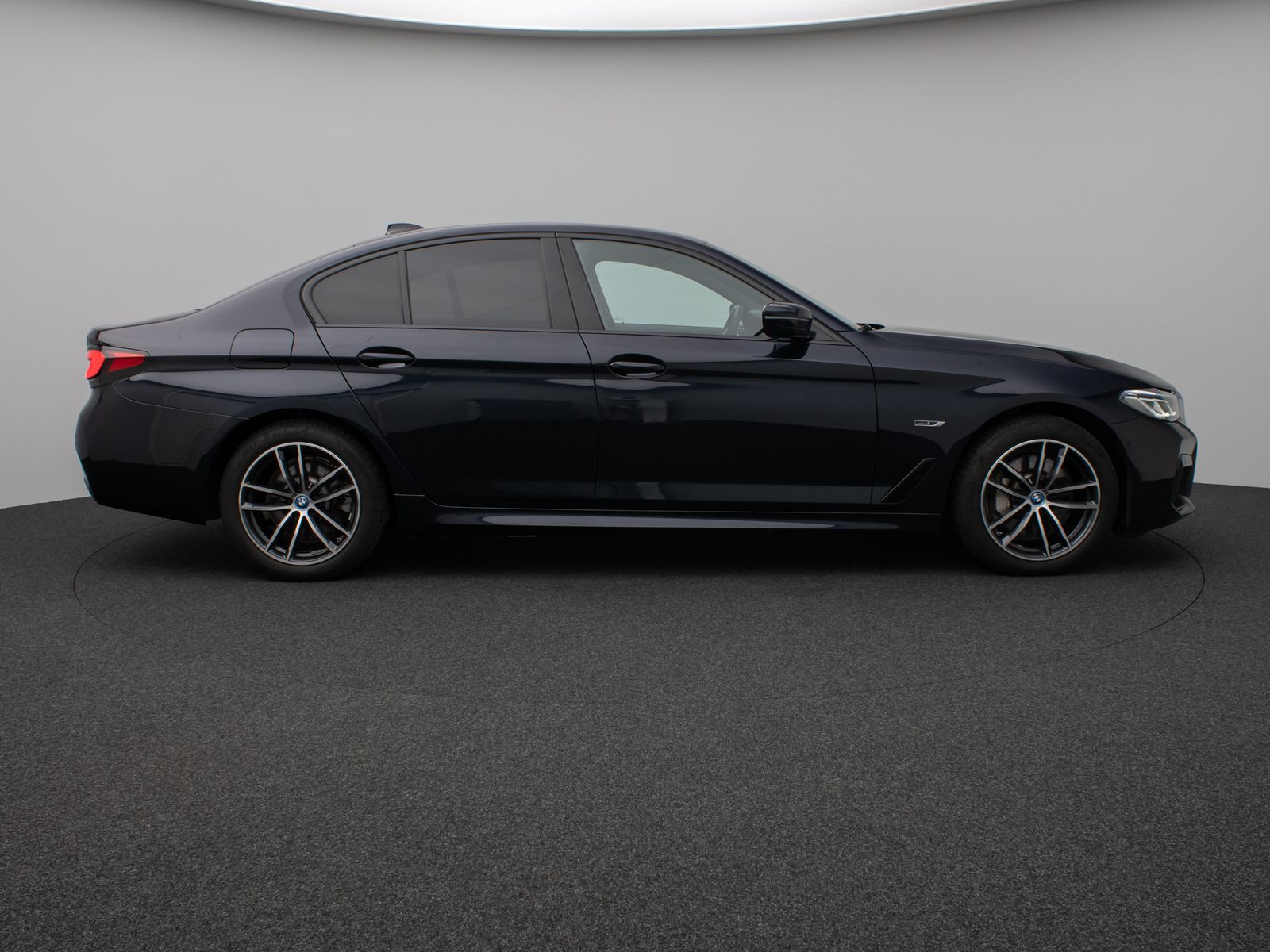 Fahrzeugabbildung BMW 520e M Sport Kamera Laser HUD DAB HiFi Komfort