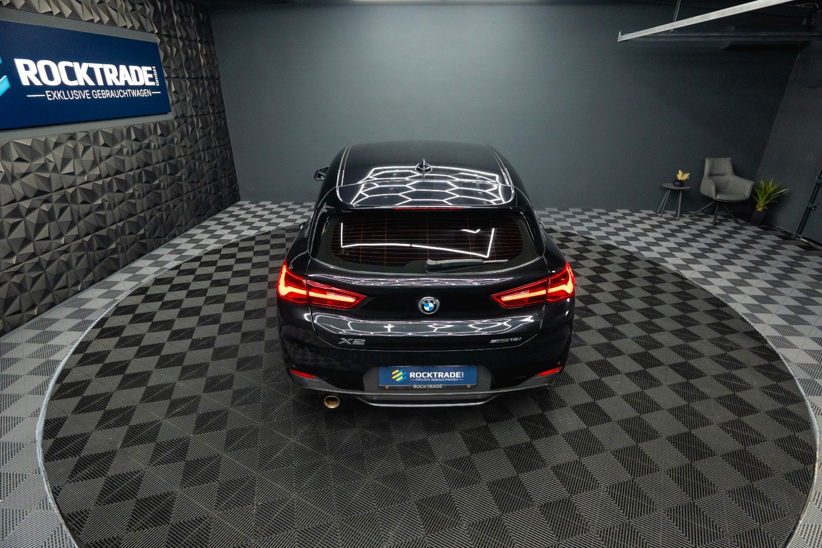 Fahrzeugabbildung BMW X2 sDrive 18i M Sport Automatik *Alcantara*LED*