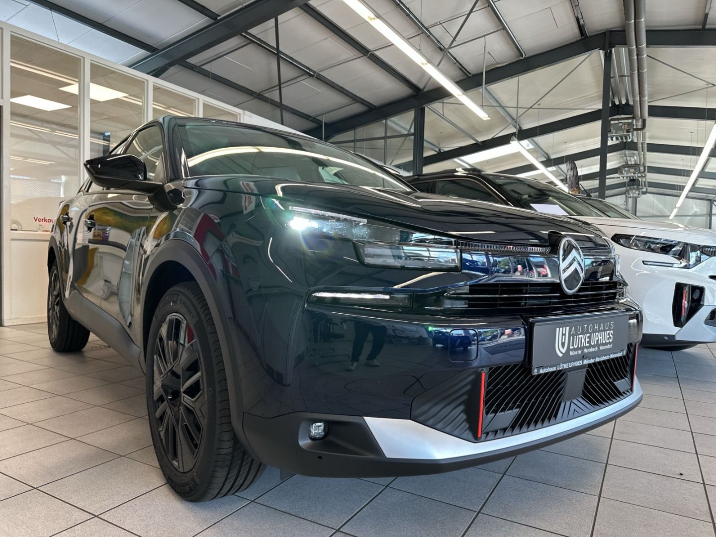 Fahrzeugabbildung Citroën C4 Hybrid 145 Collection Navi CarPlay SHZ Temp.