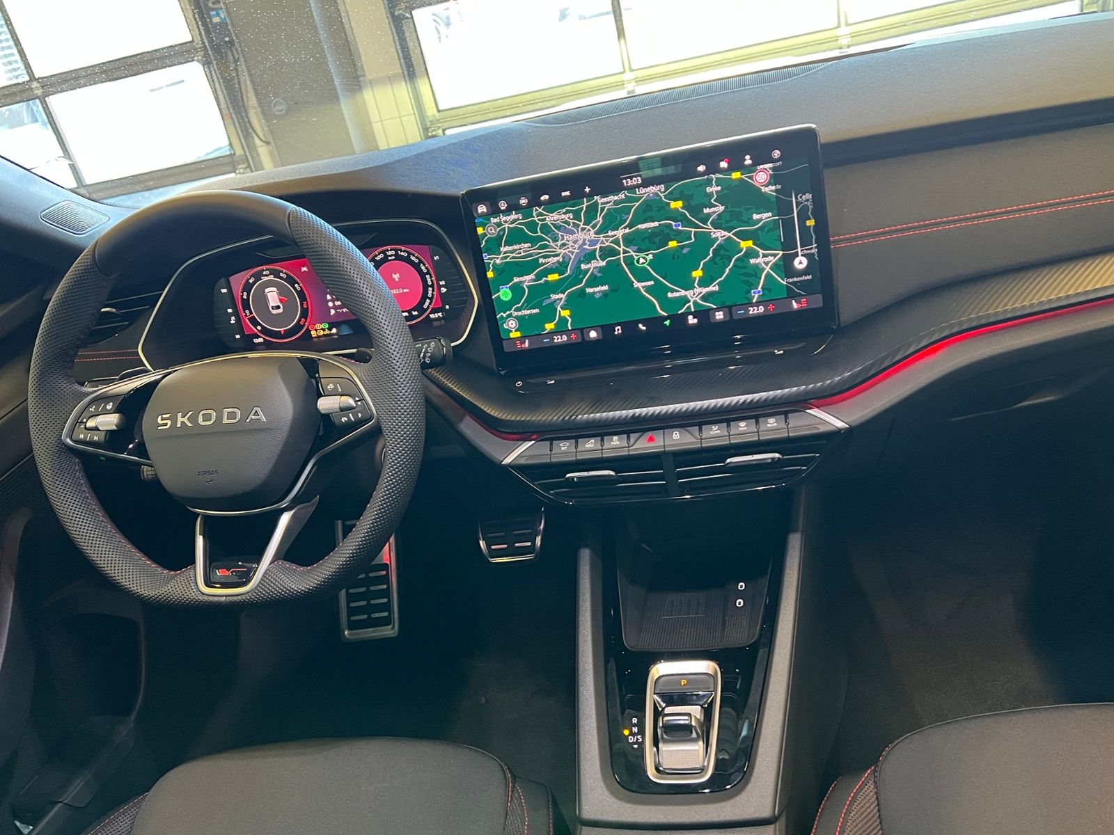 Fahrzeugabbildung SKODA Octavia Combi RS 2.0 TSI DSG *Panorama, AHK, Ind