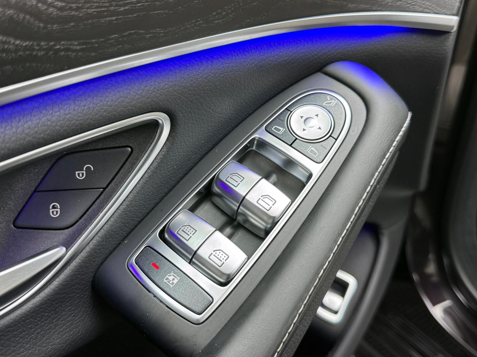 Fahrzeugabbildung Mercedes-Benz d AMG*4MATIC*LUFT*BURMESTER*STANDHEIZ*MASSAGE