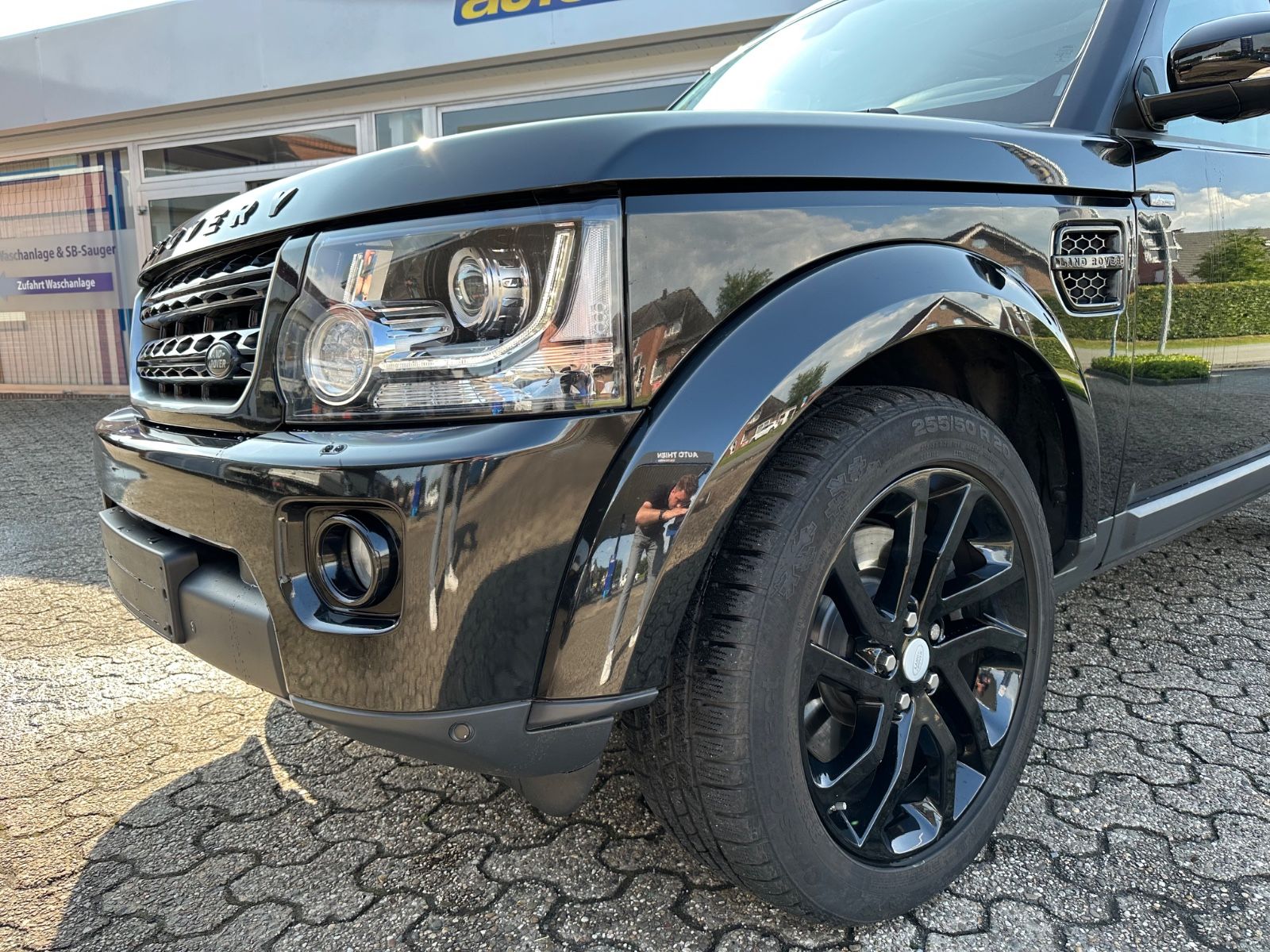 Fahrzeugabbildung Land Rover Discovery 4 3.0 SDV6 Landmark AHK/Leder/Meridian