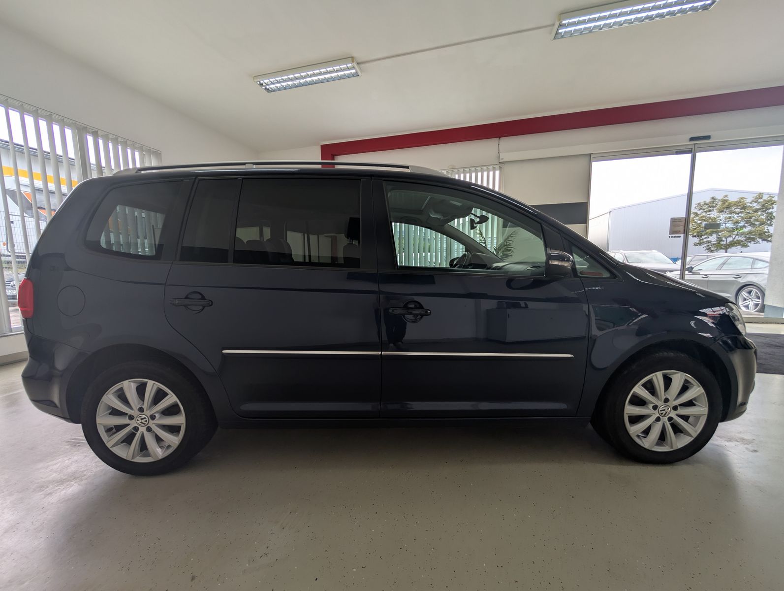 Fahrzeugabbildung Volkswagen Touran 2.0 TDI Highline PANO AHK PDC APP XENON