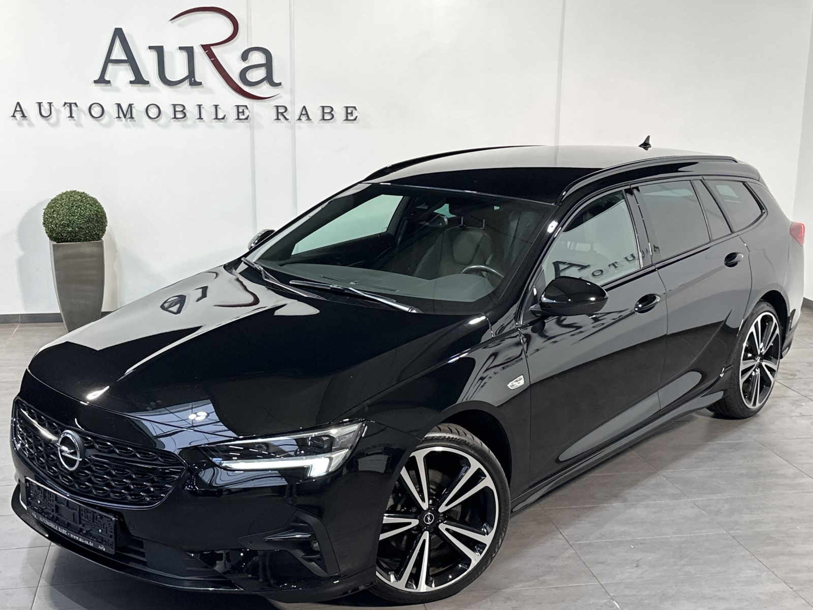 Fahrzeugabbildung Opel Insignia SpT 2.0 D Ultimate OPC+NAV+LED+AHK+20ZO