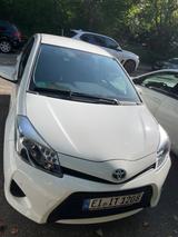Toyota Yaris 1,5-l-VVT-i Hybrid - - Toyota Yaris mit Benzin-Antrieb: Limousine, Automatik