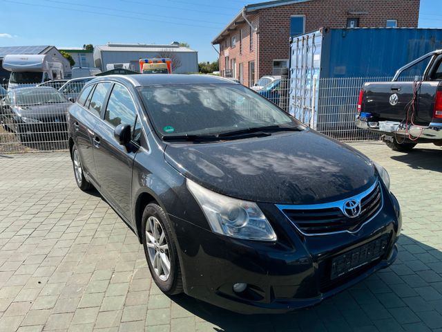 Toyota Avensis Kombi Edition Navigation INJEKTOR DEFEKT