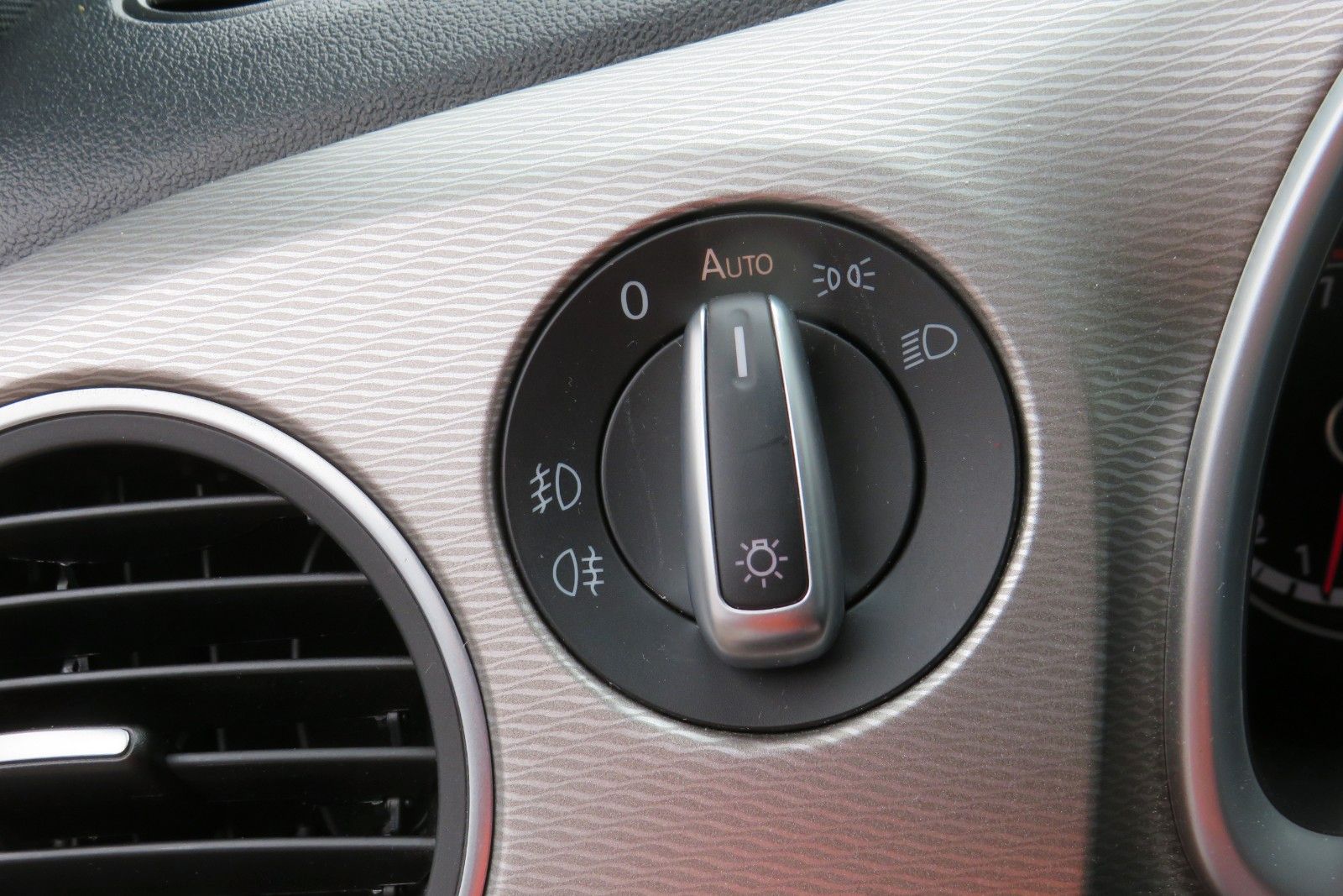 Fahrzeugabbildung Volkswagen Beetle Lim. Club XENON NAVI APP-CONNECT PDC 18`
