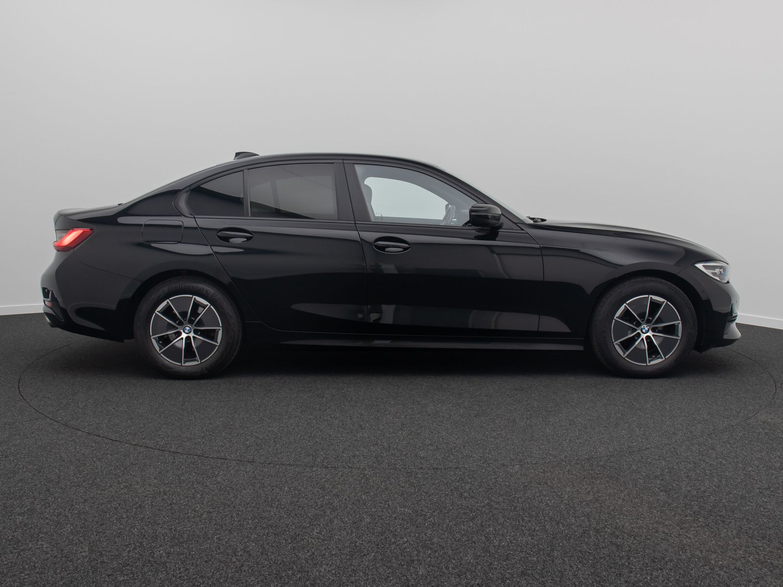 Fahrzeugabbildung BMW 318i CockpitPlus DAB GeschwindigReg Alarm HiFi