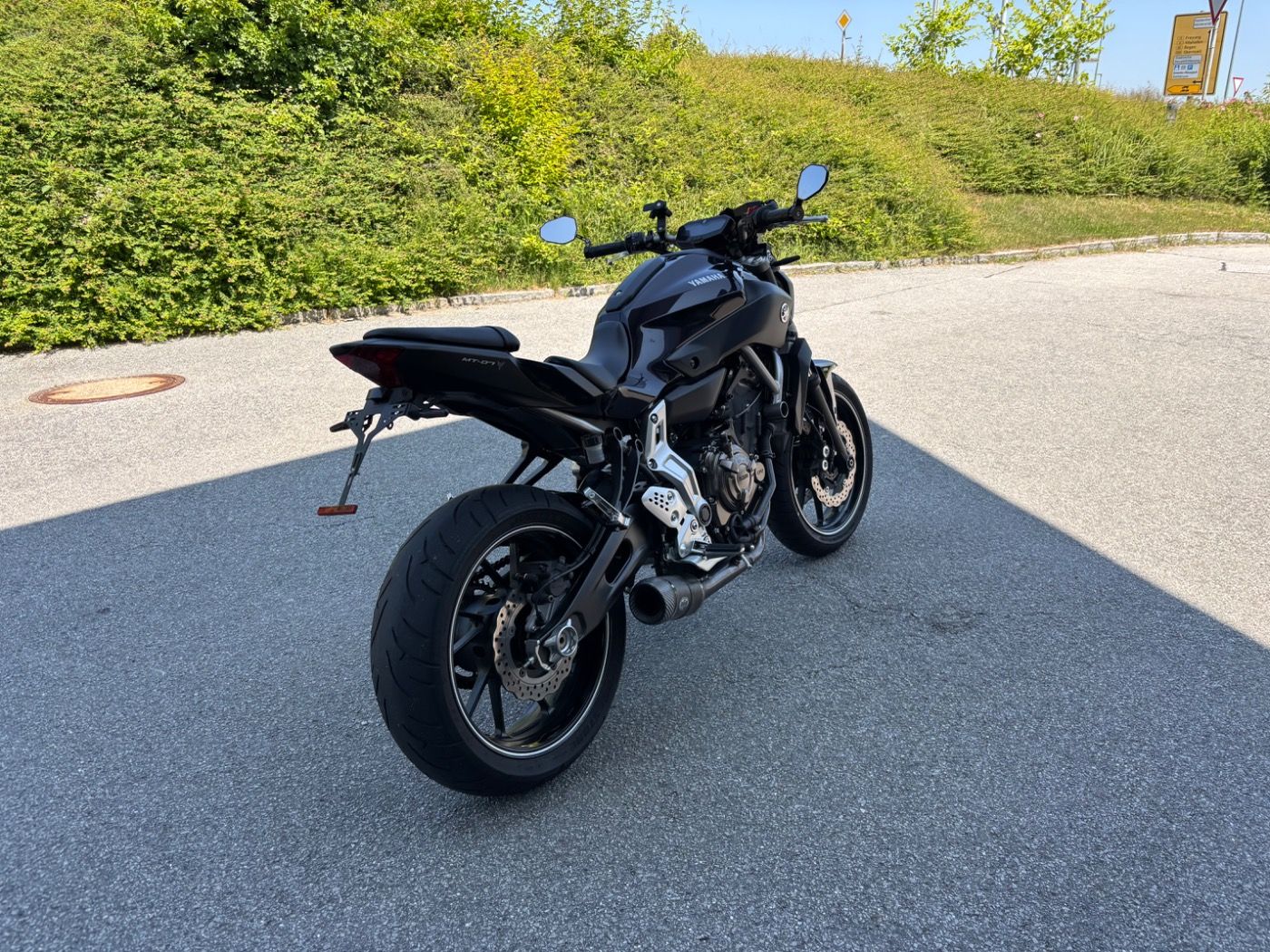 Fahrzeugabbildung Yamaha MT 07 Shark Auspuff kurzer Kennzeichenhalter