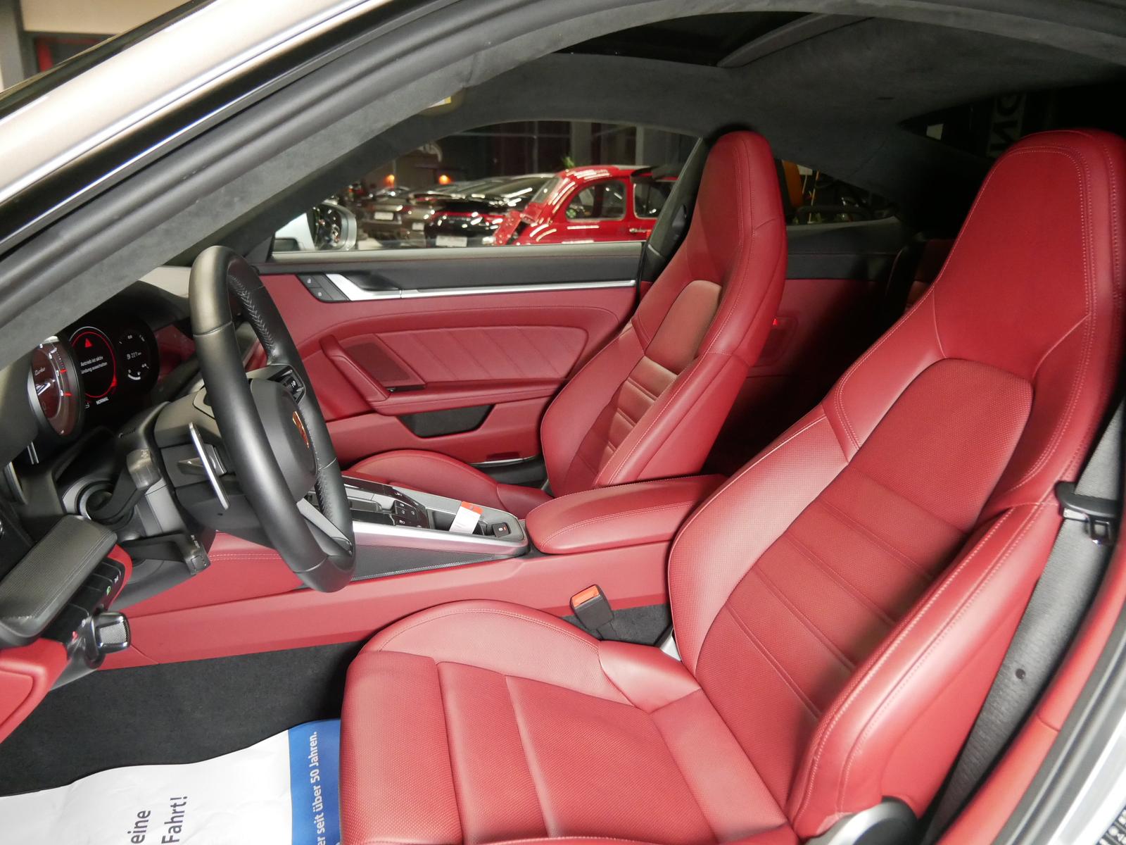 Porsche 992 911 992 Turbo Sportabgas Sitzbelüftung