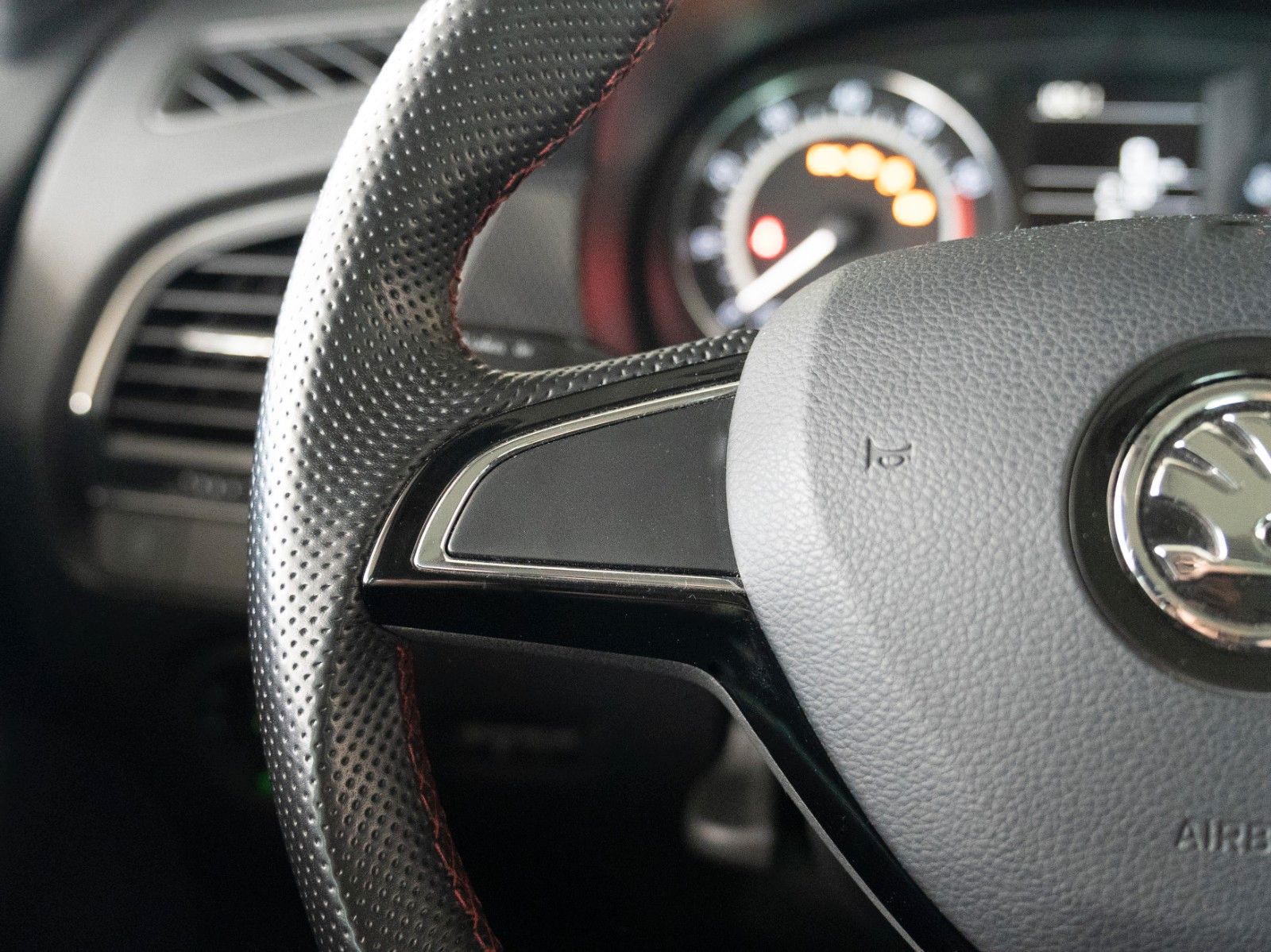 Fahrzeugabbildung SKODA Fabia Monte Carlo SITZHZG./PANO/PDC HI.