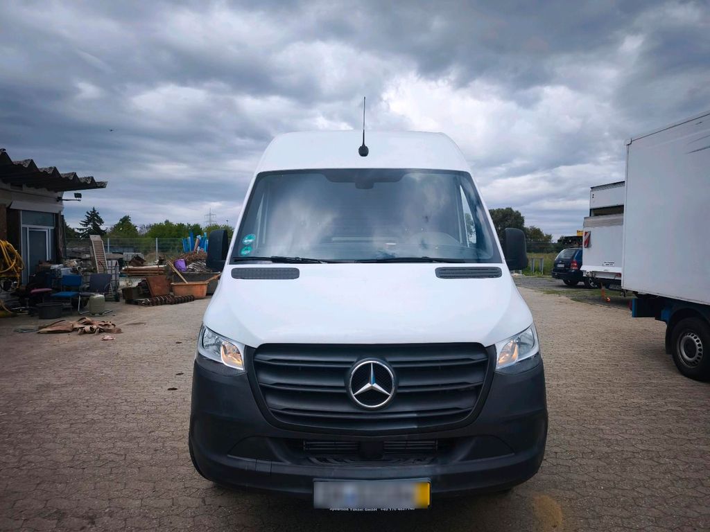 Image of Mercedes-Benz Sprinter