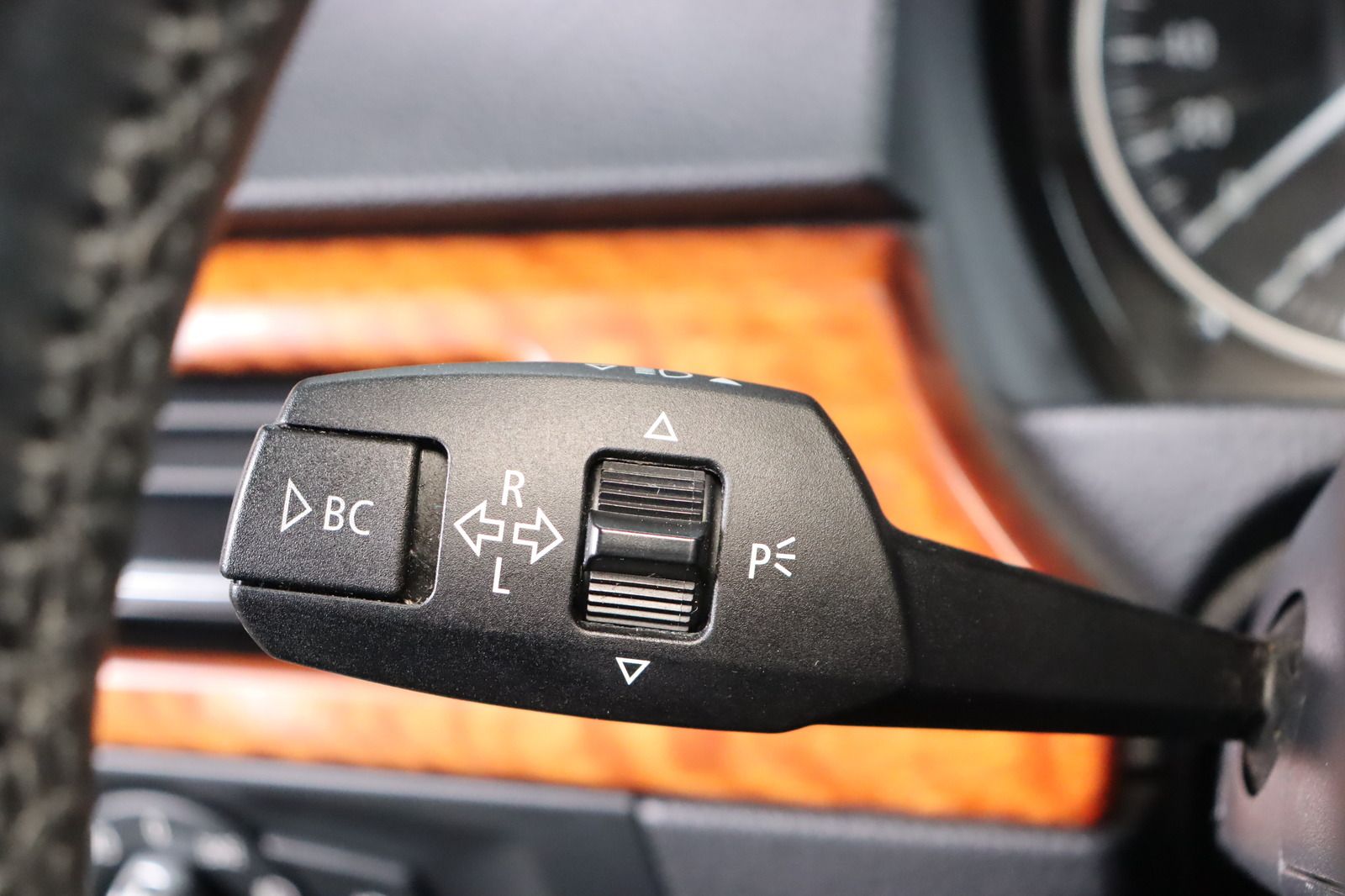 Fahrzeugabbildung BMW 320 i Touring M-Paket * Xenon * Leder * Sitzhzg.