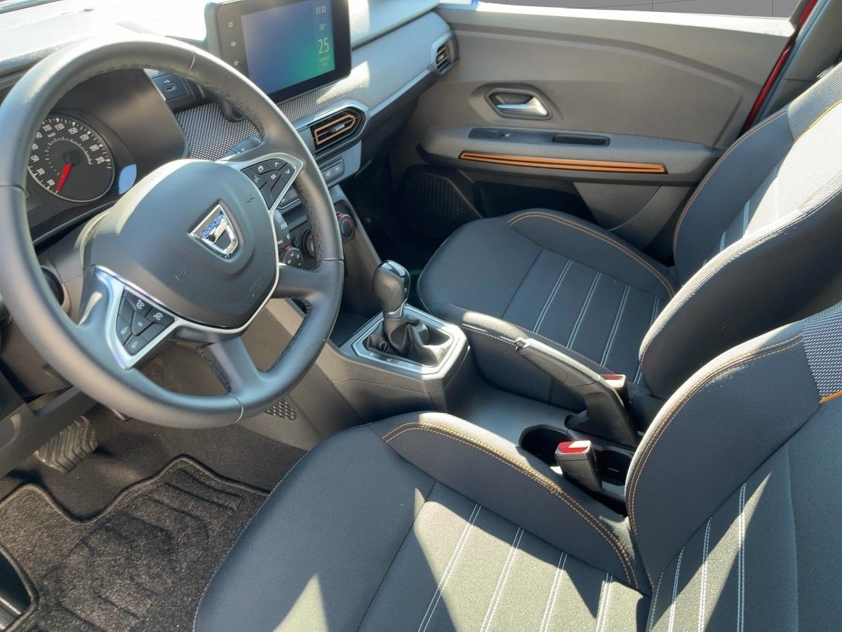 Fahrzeugabbildung Dacia Sandero Stepway Comfort TCe 90 Automatik