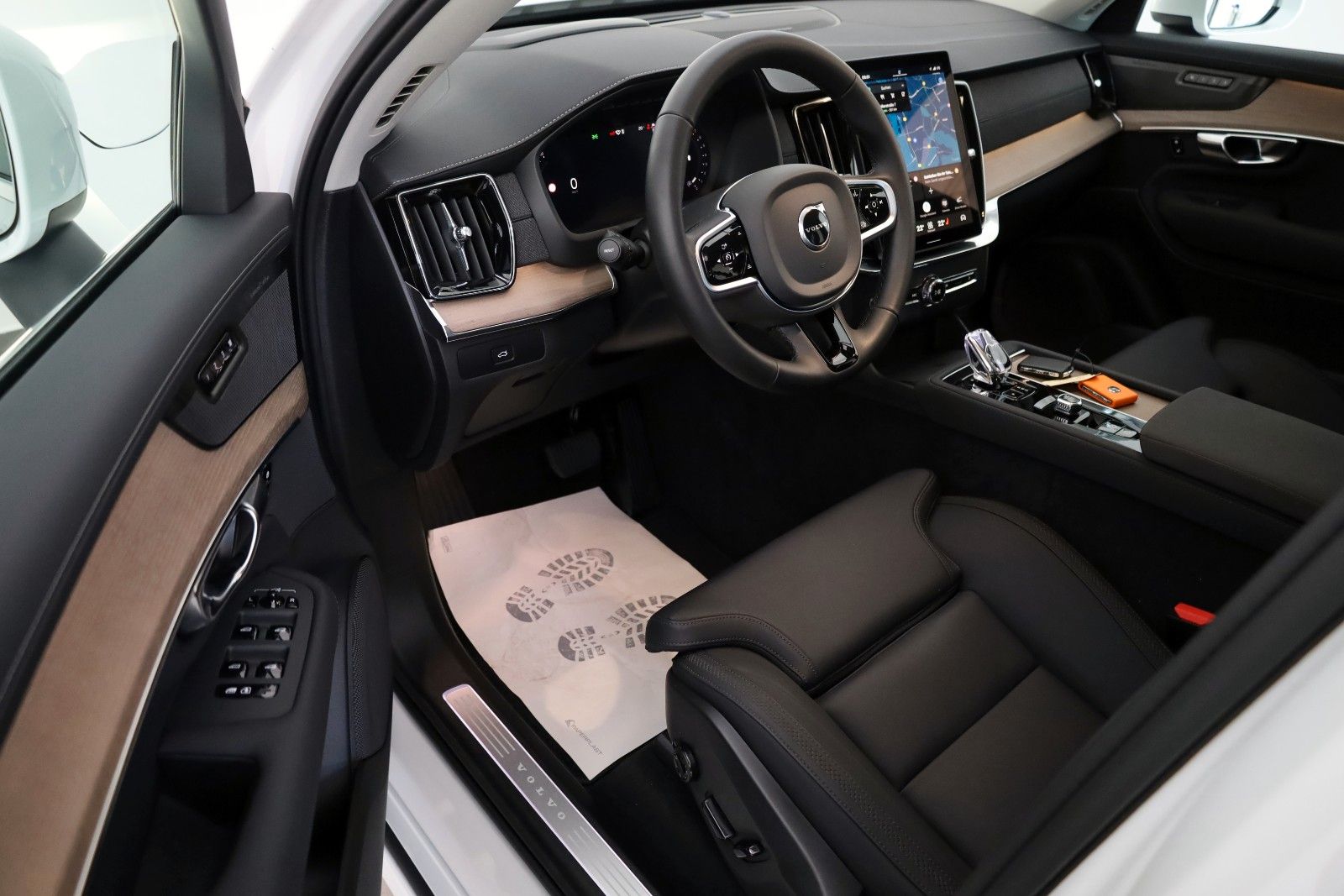 Fahrzeugabbildung Volvo XC90 Plus Bright AWD,7Sitz,4xSH,360°,HUD,ACC,AHK