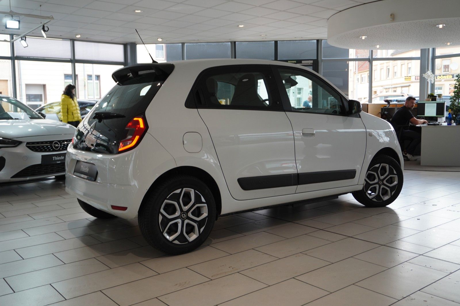 Fahrzeugabbildung Renault Twingo Equilibre Electric 22KWH NAVI/LED/DAB+