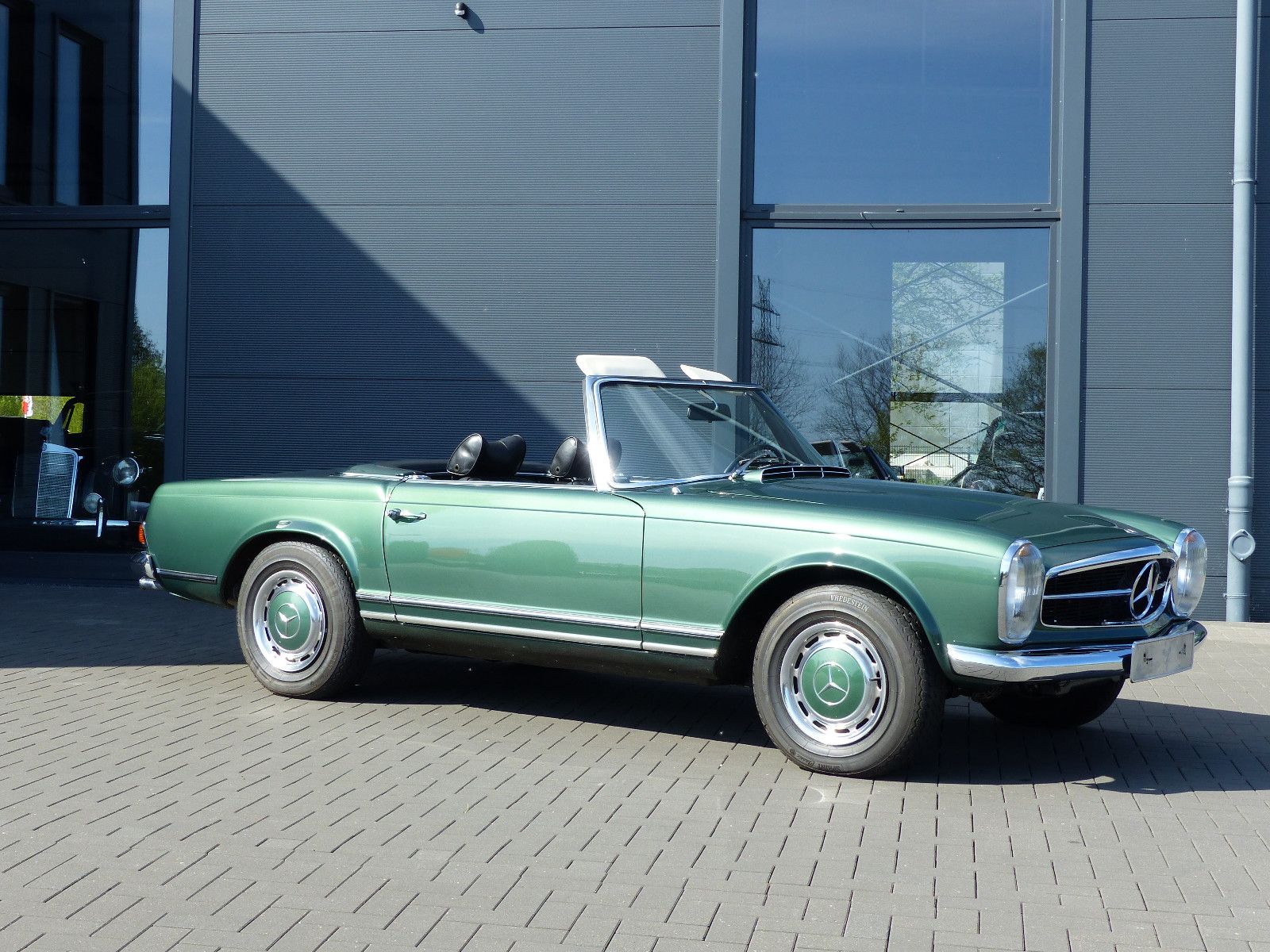 Fahrzeugabbildung Mercedes-Benz 280 SL Pagode