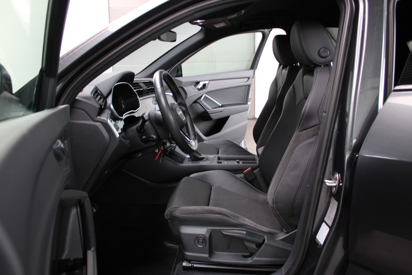 Audi Q3 SPORTBACK 45 TFSIe S LINE/AHK/ACC/MATRIX/20" foto 4