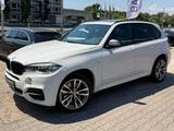 BMW X5 M50d*HUD*TOT-Wnkl*380PS*ABSTAND*PANODACH - weiße BMW X5 M50