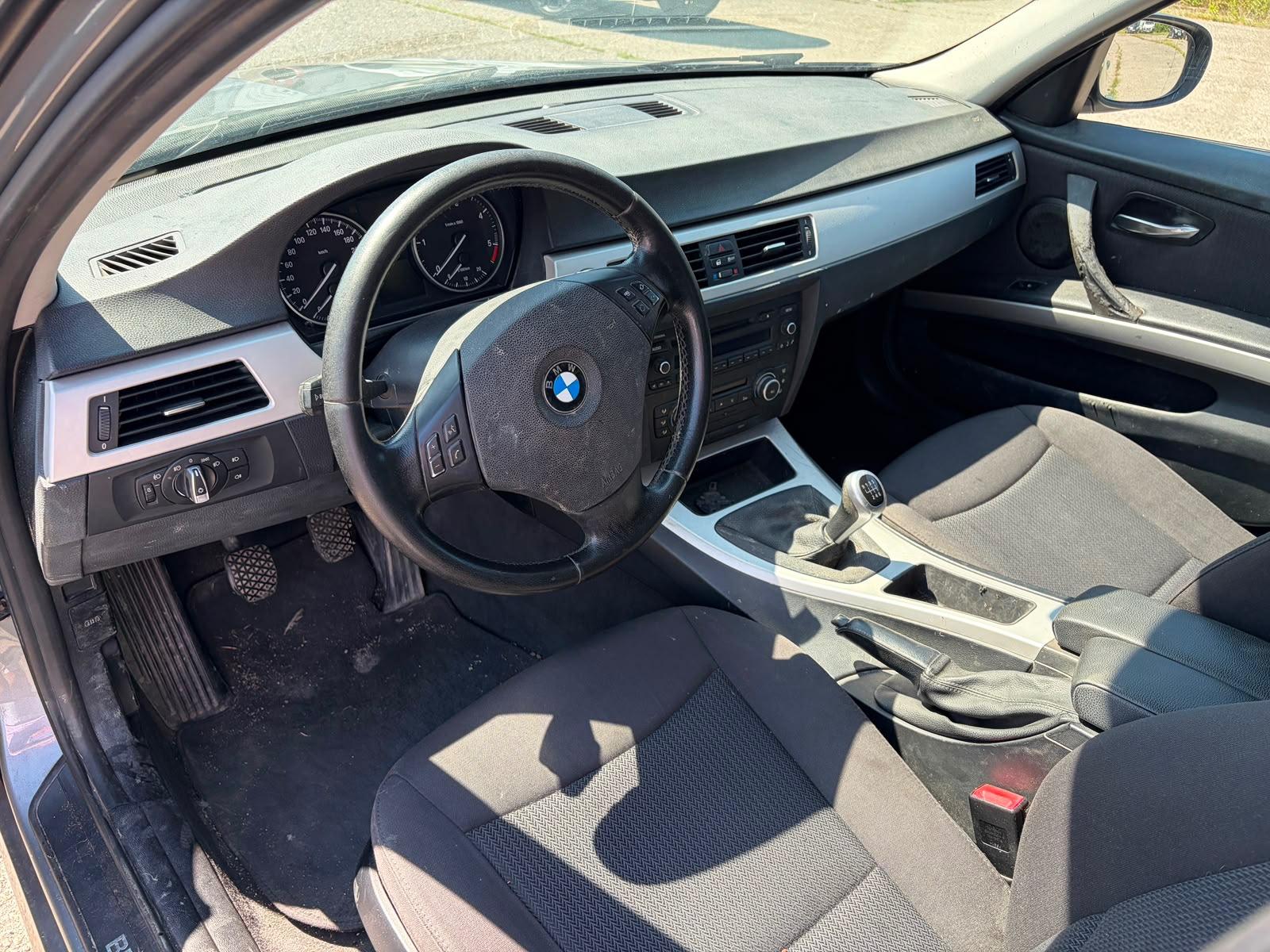 BMW 320 2011 — photo 5