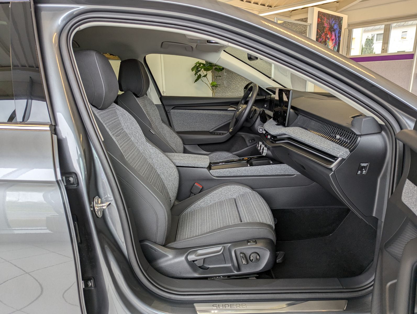 Fahrzeugabbildung SKODA Superb 2.0 TDI 4x4 Selection Matrix AHK 5J Garan